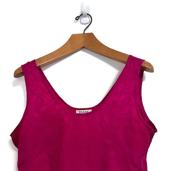 Diane Gilman 100% silk tank in fuchsia with a paisley pattern, size Medium - Picture 5 of 7